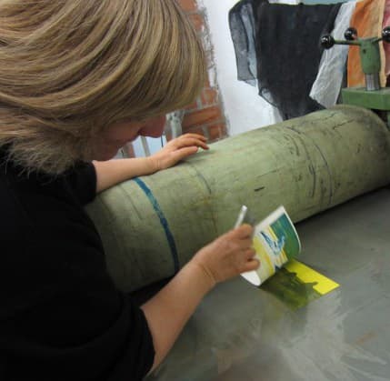Laura Herraiz Bianchi al seu taller de gravat